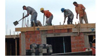 El Banco Mundial advierte que el empleo informal es “persistente” en América Latina y el Caribe y limita la reducción de la pobreza.