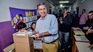Como siempre, Capitanich votó a primera hora en Resistencia.