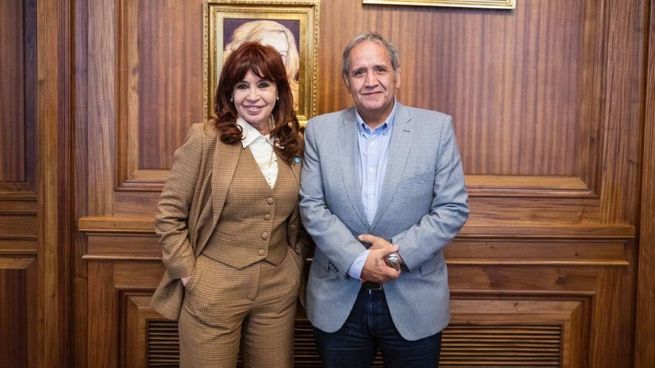 Cristina Kirchner junto a Sergio Palazzo, diputado de Unión por la Patria y titular del gremio bancario. 