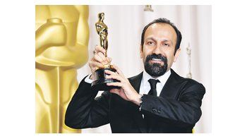 El director iraní Asghar Farhadi, con su Oscar, defendió la milenaria cultura de su pueblo y atacó las «hostilidades, intimidaciones y agresiones» que sufre su país.