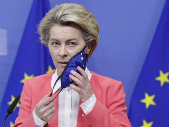 Bélgica: La presidenta de la Comisión Europea, Ursula von der Leyen, da un comunicado de prensa luego de una reunión telefónica con el primer ministro británico, en la Comisión Europea en Bruselas.