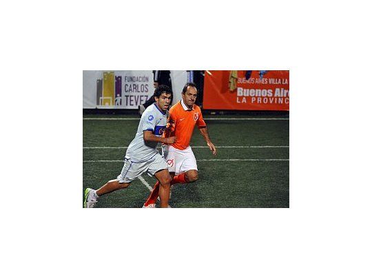 Daniel Scioli y Carlos Tevez disputaron varios partidos de fútbol benéficos y entablaron una gran amistad con el paso de los años.