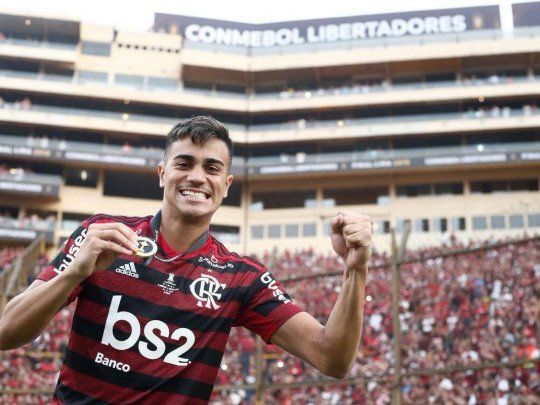 Reinier durante los festejos de la Copa Libertadores que Flamengo le ganó a River en Lima.
