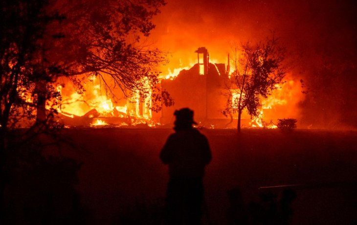 California prevé un corte de energía por la continuidad de los incendios forestales