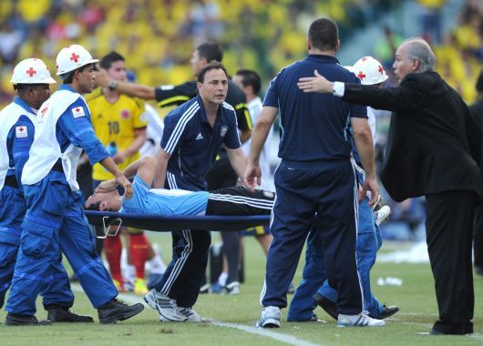 Lesión. Nicolás Burdisso se lastimó y debió salir reemplazado. Se estima que estará seis meses inactivo.
