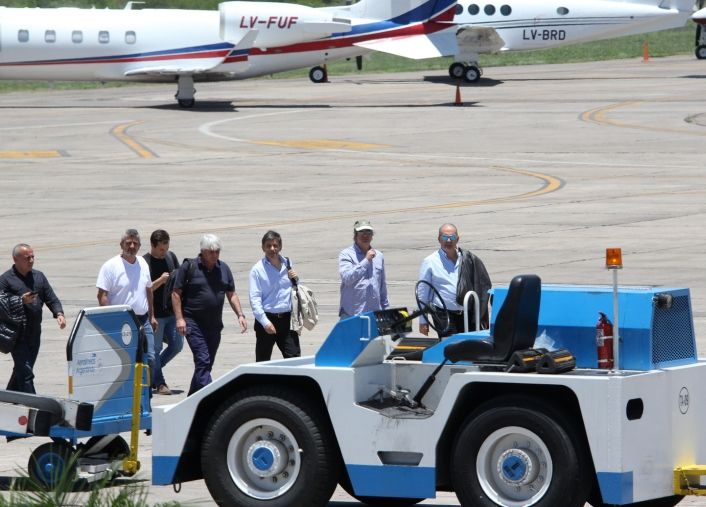 Cambiemos llegó con 15 aviones privados en Jujuy (foto 13)