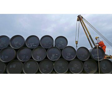 Kuwait e Irán registraron fuertes caídas en su producción, mientras el mercado petrolero atraviesa una de las mayores interrupciones de suministro de la historia. Kuwait e Irán registraron fuertes caídas en su producción, mientras el mercado petrolero atraviesa una de las mayores interrupciones de suministro de la historia.