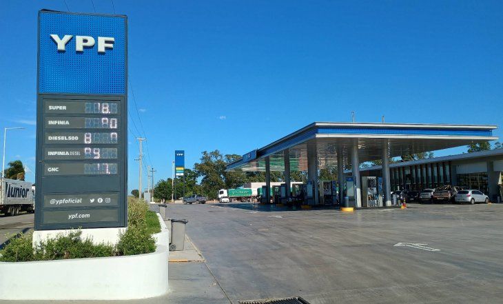 Sobre la Ruta Nacional 9, en el kilómetro 165, frente a la nueva estación que se construye, ya funciona una YPF con todos los servicios. Sobre la Ruta Nacional 9, en el kilómetro 165, frente a la nueva estación que se construye, ya funciona una YPF con todos los servicios.