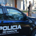 Un policía robó las cubiertas de un patrullero para saldar una deuda. Un policía robó las cubiertas de un patrullero para saldar una deuda.