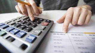 La reglamentación impulsa la digitalización de documentos laborales y modifica la información que deberán contener los recibos de haberes. La reglamentación impulsa la digitalización de documentos laborales y modifica la información que deberán contener los recibos de haberes.