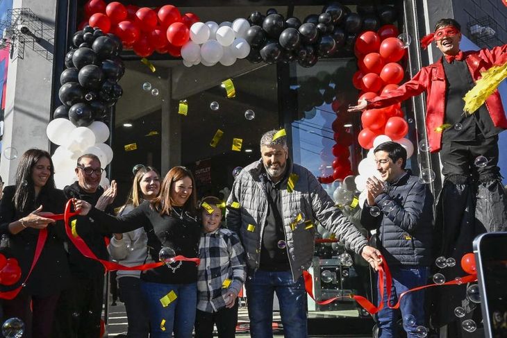 El nuevo local está ubicado Los Polvorines. El nuevo local está ubicado Los Polvorines.