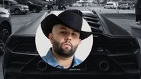 Así es el coche de Carín León: un Lamborghini verde metálico que cuesta millones