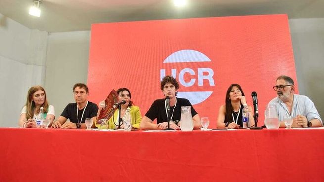 La UCR analiza escenarios en la Ciudad: reflotar Juntos por el Cambio o un frente de centro "a la bonaerense"