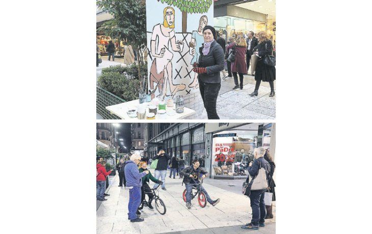 ámbito.com | Arriba, Anna Lisa Marjak  y su pintura in situ de una típica escena porteña: dos amigas tomando un café. Al lado, Eduardo Costa, de buzo azul, con dos ejemplares de sus bicicletas “Duchamp/Costa” , que rodaron  por la calle Florida.