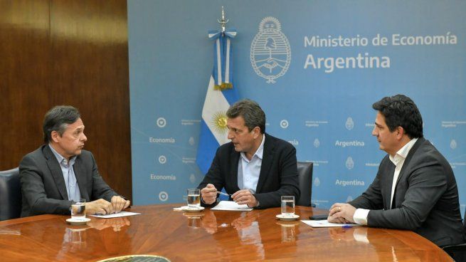 Diego Giuliano junto a Sergio Massa y Martín Marinucci.