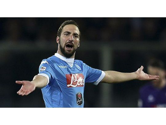 Maradona le recomendó a Napoli que venda a Higuaín.