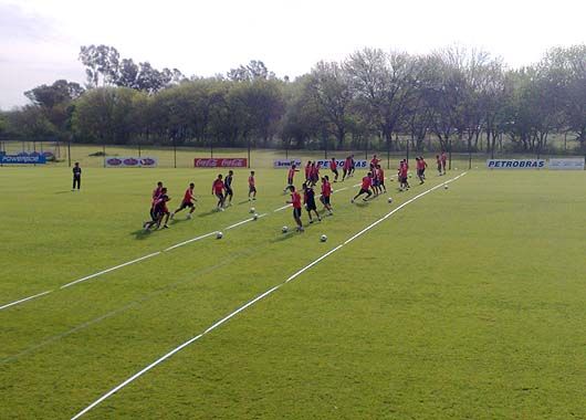 Con pelota. River hizo trabajo con pelotas y fútbol nueve.