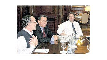 ámbito.com | Julio Cobos recibió en su despacho a Horacio Quiroga, subsecretario de Relaciones Institucionalesde la Cancillería; al intendente de Pergamino, Héctor Gutiérrez; y a otros referentesde la UCR K. La Concertación tiene los días contados.