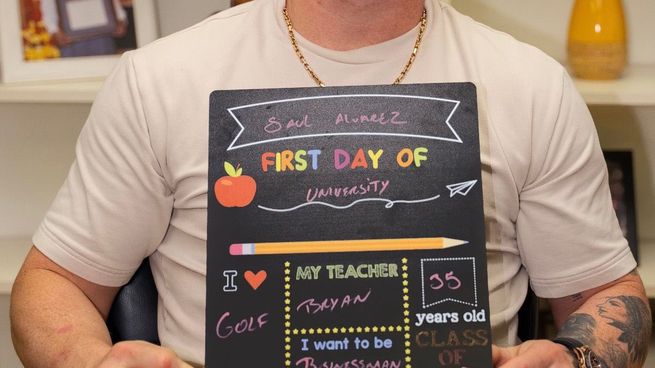 Canelo Álvarez comenzó sus estudios de negocios en la Universidad de San Diego, donde donde por semestre&nbsp; semestre hay que pagar cerca de 1 millón 365 mil 171 pesos mexicanos.