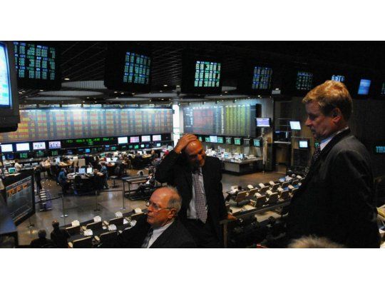 La Bolsa cerró casi estable, pero bonos cayeron hasta 1,9%