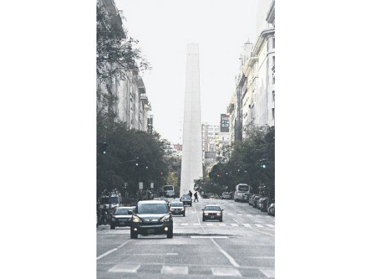 El ápice del Obelisco fue cubierto por el artista plástico Leandro Erlich, quien lo hizo “reaparecer” en la explanada del Malba. La obra, denominada “La democracia del símbolo”, celebra un nuevo aniversario del museo.
