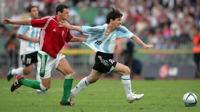 Messi, en el momento que es expulsado tras su debut en la Selección