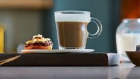 Ya sea para los que prefieren disfrutar de un café con leche, o explorar recetas para disfrutar un café como postre, la nueva gama de Barista Creations permite realizar un café de especialidad como un barista profesional.