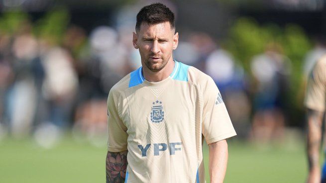 Messi entrenando con la selección argentina