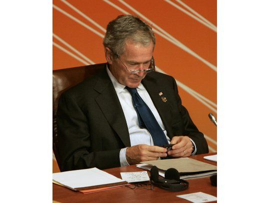Bush anunciará nuevas medidas en Irak tras reaparición de Bin Laden