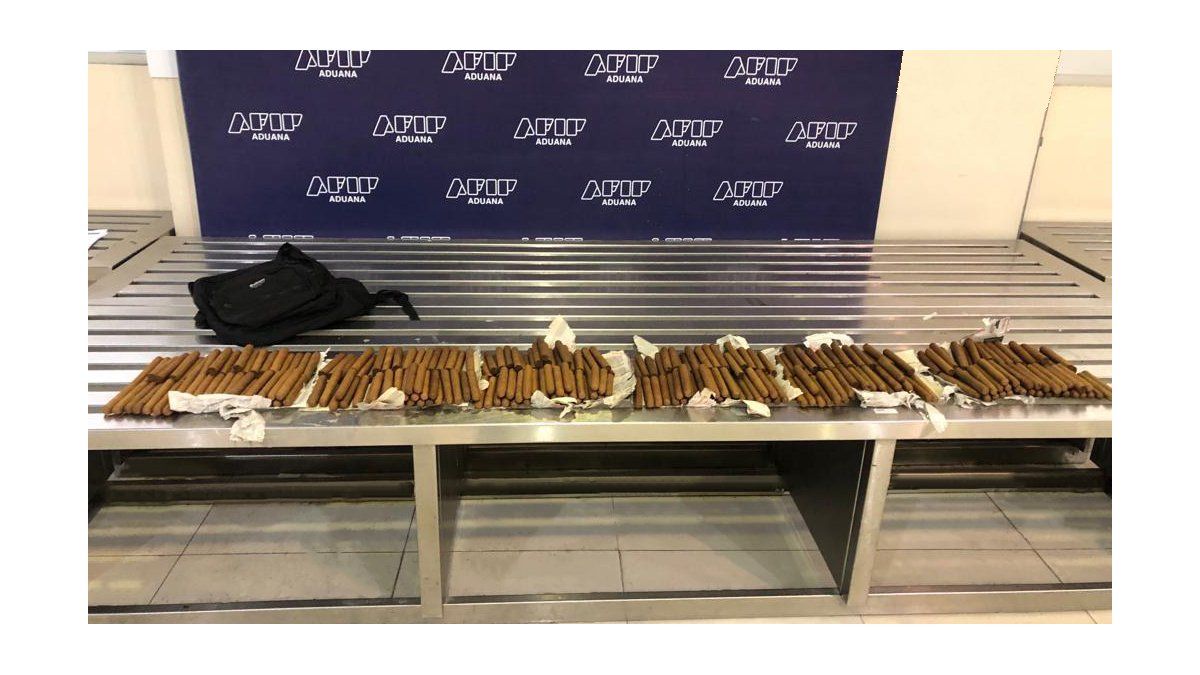 Customs seized more than 1,000 cigars entered the country illegally