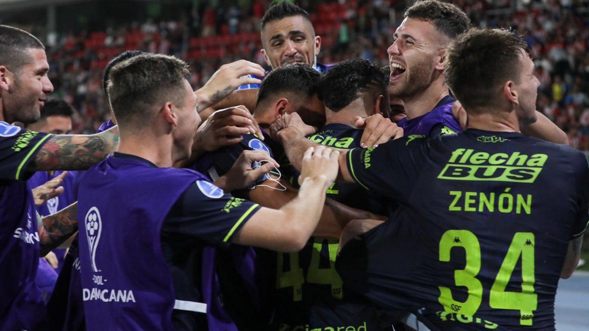 Unión passed the round with a goleada for history