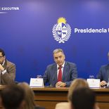 El anuncio de Yamandú Orsi sobre la denuncia por fraude o estafa al astillero Cardama amenaza con dinamitar el puente de diálogo con la oposición. El anuncio de Yamandú Orsi sobre la denuncia por fraude o estafa al astillero Cardama amenaza con dinamitar el puente de diálogo con la oposición.