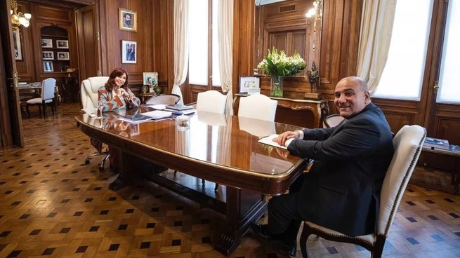 La vicepresidenta Cristina Kirchner mantuvo un encuentro con el exjefe de Gabinete, Juan Manzur. (Imagen de archivo del 2 de junio de 2022)