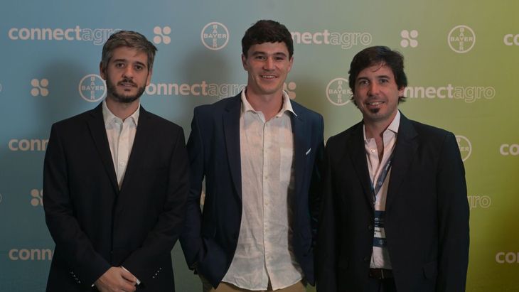 Juan Martín Ninfea (director de Pampa Start), Ramón Amadeo (líder de JornaderosAgro) y Mariano Villani (director de Relaciones Institucionales del programa de Agronegocios y Alimentos de FAUBA). Juan Martín Ninfea (director de Pampa Start), Ramón Amadeo (líder de JornaderosAgro) y Mariano Villani (director de Relaciones Institucionales del programa de Agronegocios y Alimentos de FAUBA).
