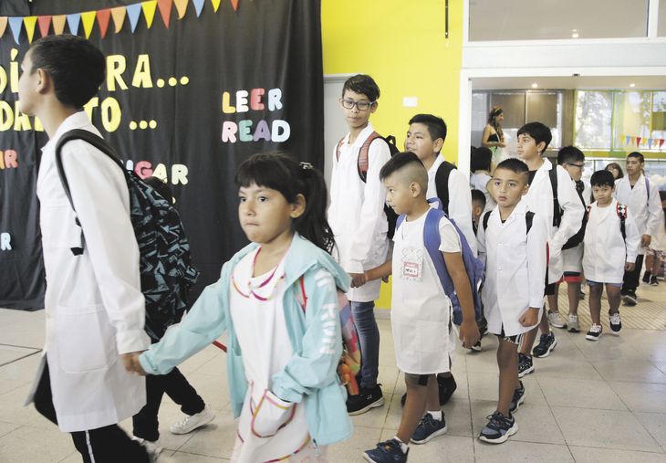 Official. The provincial ministry specified that the officialization of the school calendar will take place once the national government establishes what the holidays planned for next year will be. Official. The provincial ministry specified that the officialization of the school calendar will take place once the national government establishes what the holidays planned for next year will be.