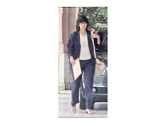La designada ministra de Economía, Felisa Miceli, llega al Palacio de Hacienda ayer al mediodía tras el anuncio del recambio de Roberto Lavagna.