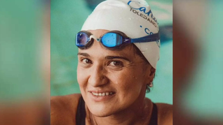 La mexicana Nora Toledano Cadena cruza a nado el Canal de la Mancha en 1994.