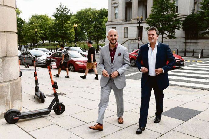 Juan González junto a Sergio Massa en EEUU.