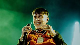 YSY A paró su show cuando escuchó que cantaban el que no salta es un inglés y se armó la polémica