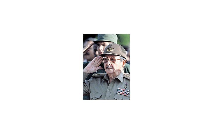 ámbito.com | Raúl Castro cumple hoy un año al frente deCuba, una transición forzada por la enfermedadde su hermano Fidel. Prometió dotar ala economía de nuevos criterios de eficiencia,pero, según analistas, podría ser tardepara hacerlo.