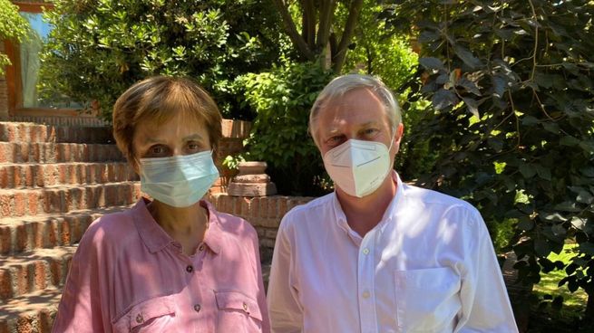 La exviceministra de Salud, Paula Daza, y el candidato pinochetista a la Presidencia, José Antonio Kast.