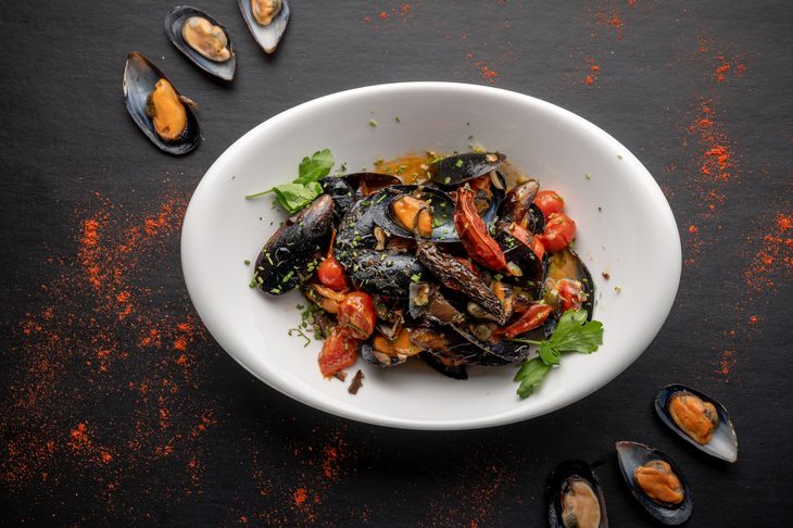 Lo recomendable es cenar dos horas antes de irse a acostar. Lo recomendable es cenar dos horas antes de irse a acostar.