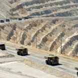 Mientras Argentina intenta ordenar su marco regulatorio para atraer inversiones mineras, en Chile algunos ya empiezan a preguntarse si no llegó la hora de escribir su propia ley de glaciares. Mientras Argentina intenta ordenar su marco regulatorio para atraer inversiones mineras, en Chile algunos ya empiezan a preguntarse si no llegó la hora de escribir su propia ley de glaciares.