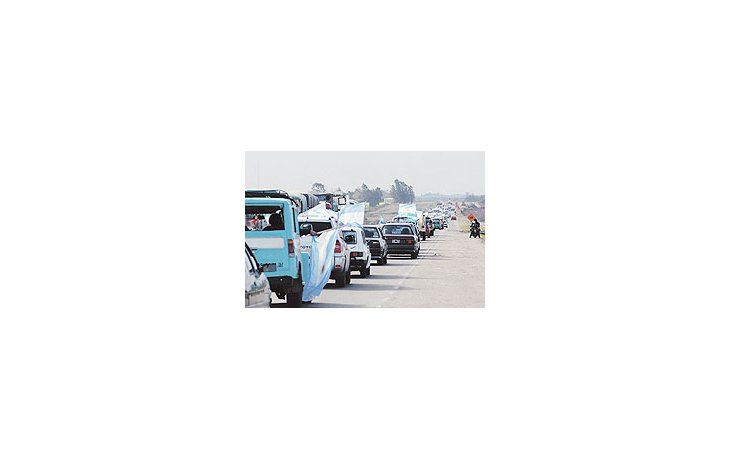 ámbito.com | La marcha de los ambientalistas el viernes pasado por la Ruta 14 fue una protesta de advertencia,después de haber conocido el fallo adverso de La Haya. No habrá, por ahora,cortes en los puentes que comunican con Uruguay.