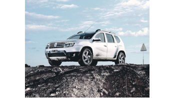 ámbito.com | La versión 4x4 se ofrece con caja manual de seis marchas. El interior incluye volante forrado en cuero y sistemas de conexión Bluetooth y USB.
