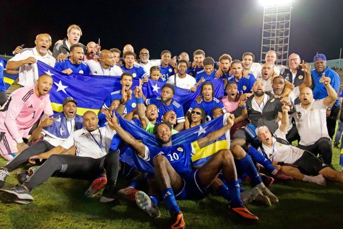 La mayoría del plantel de Curazao está compuesto por jugadores nacidos en los Países Bajos. La mayoría del plantel de Curazao está compuesto por jugadores nacidos en los Países Bajos.