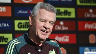 Javier Aguirre dijo que los que saldrán a jugar este jueves ante Serbia no tienen garantizada la titularidad en el debut de la Copa del Mundo. Javier Aguirre dijo que los que saldrán a jugar este jueves ante Serbia no tienen garantizada la titularidad en el debut de la Copa del Mundo.