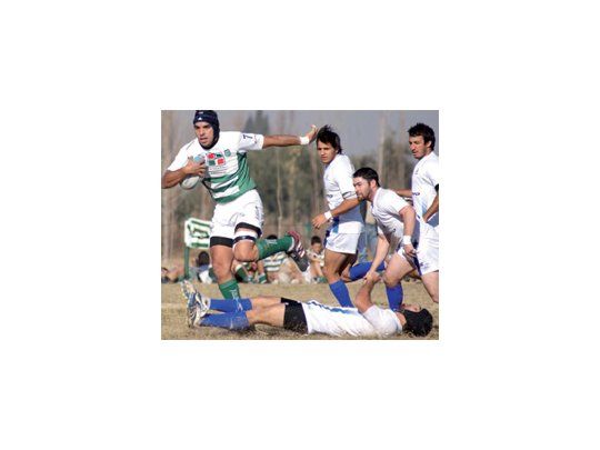 Lo acostó. Eric Poulsen, capitan de Uni, fue clave ante Mendoza.