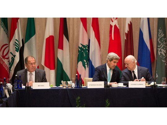 Sergei Lavrov (izq.), John Kerry y Staffan de Mistura, enviado especial de la ONU para Siria.