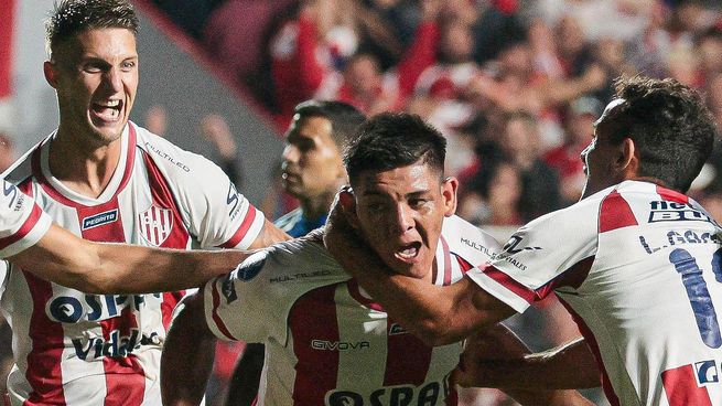 Desahogo. Unión ganó en el último minuto en su debut en la Sudamericana.